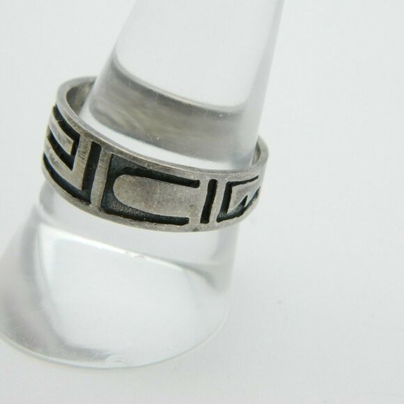 Sterling Silver .925 Southwestern Design Band Ring - Picture 3 of 5